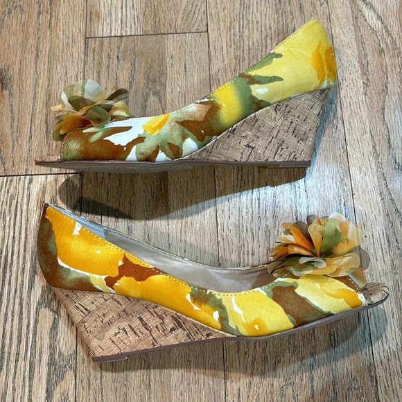 Unisa Yellow Spring Floral Wedge Size 8m - Picture 4 of 13